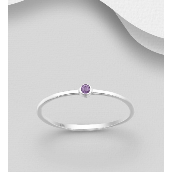 Bague solitaire en argent 925, ornée d'améthyste Bague solitaire en argent 925, ornée d'améthyste