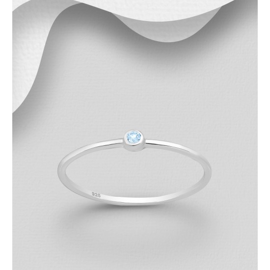 Bague solitaire en argent 925, ornée de Topaze bleu ciel Bague solitaire en argent 925, ornée de Topaze bleu ciel